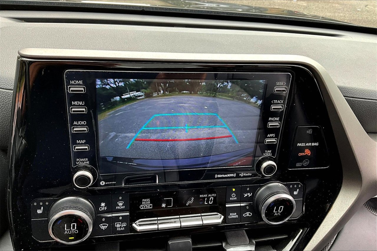 Used 2022 Toyota Highlander XLE image 13