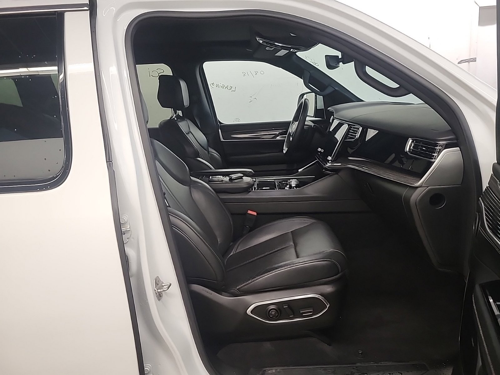 Used 2022 Jeep Wagoneer Series III w/ Premium Group I image 11