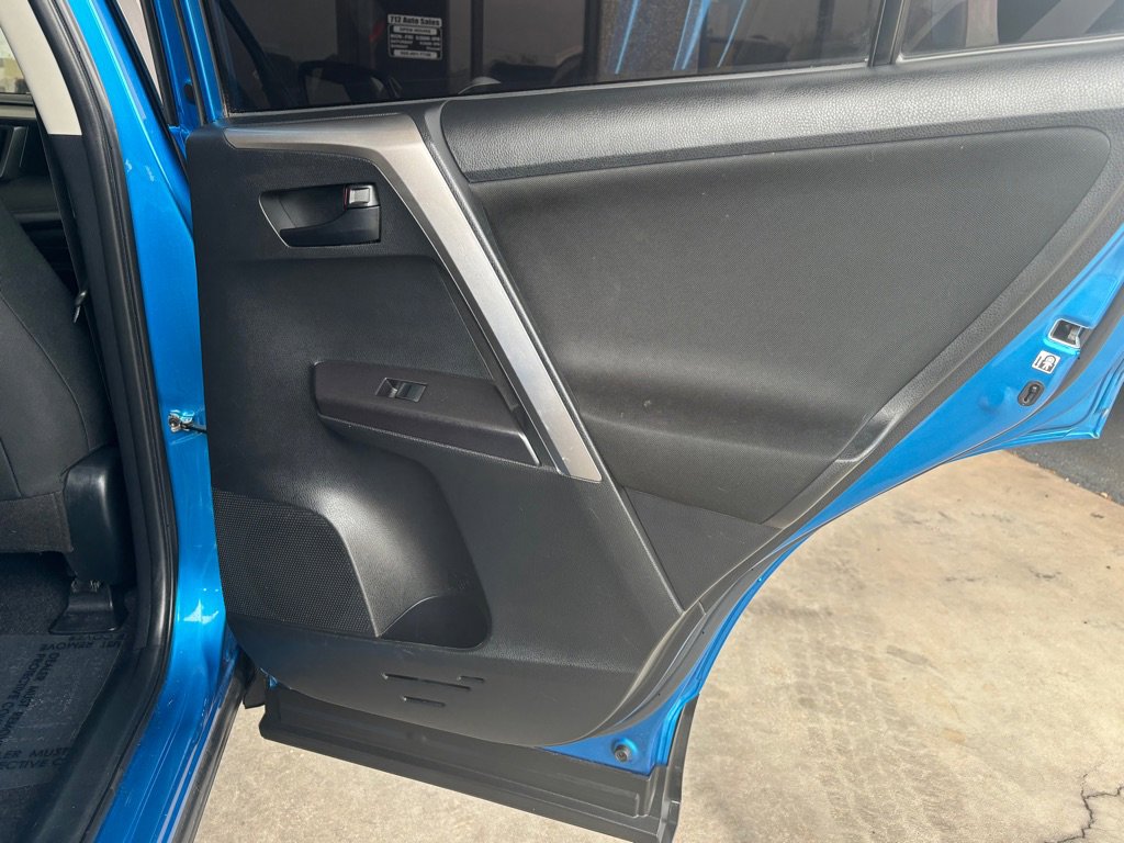 Used 2018 Toyota RAV4 LE w/ All Weather Liner Package image 33