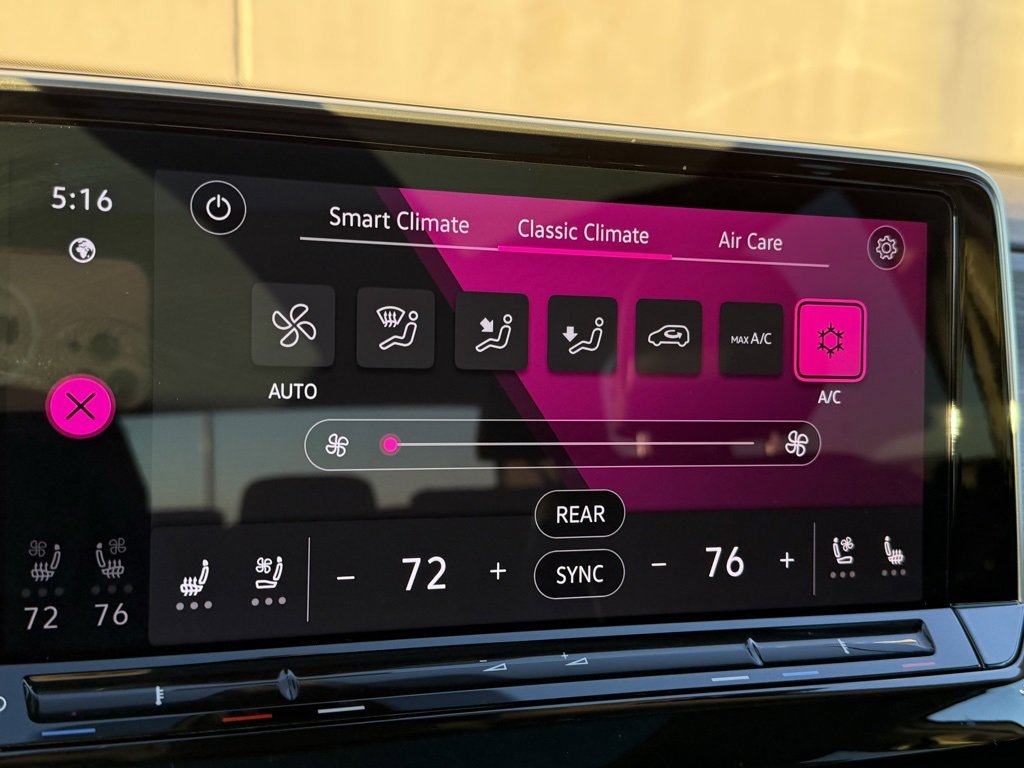 Used 2025 Volkswagen Atlas SEL Premium R-Line image 12