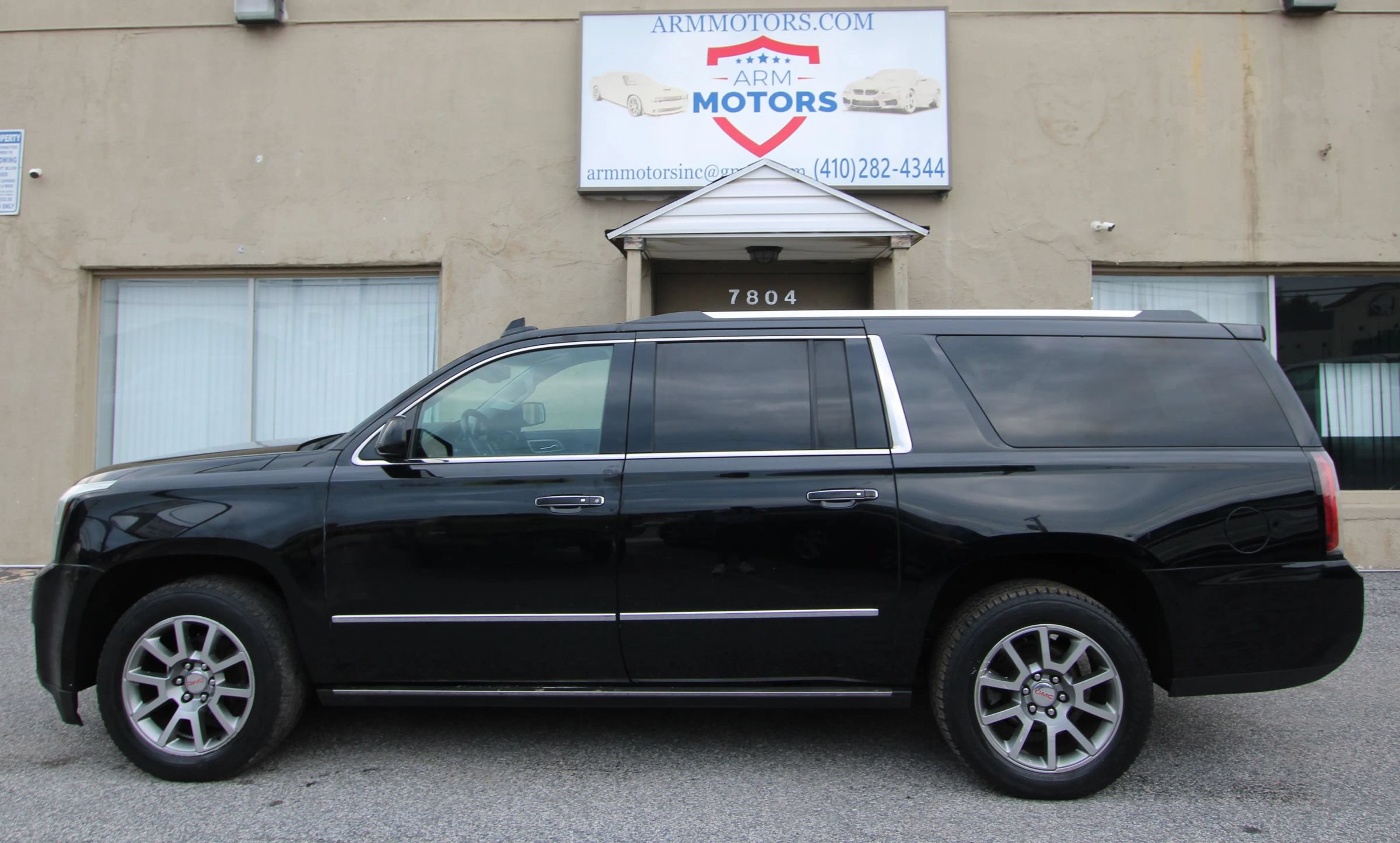 Used 2016 GMC Yukon XL Denali w/ Open Road Package AWD/4WD image 5