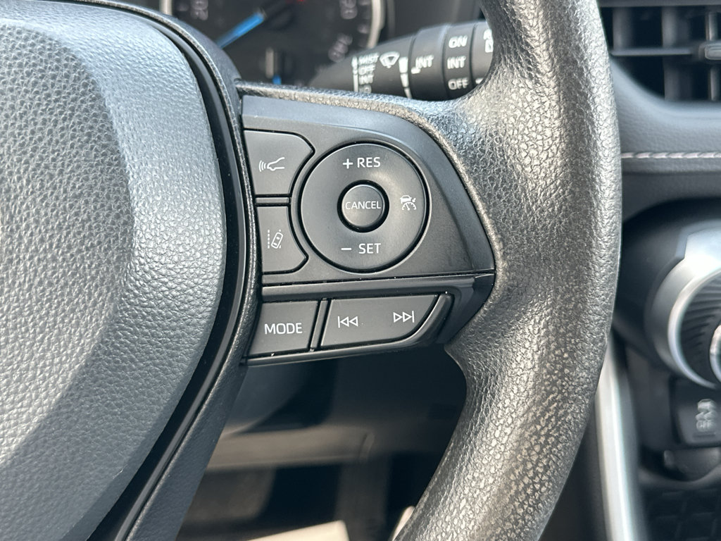 Used 2022 Toyota RAV4 XLE AWD/4WD image 9