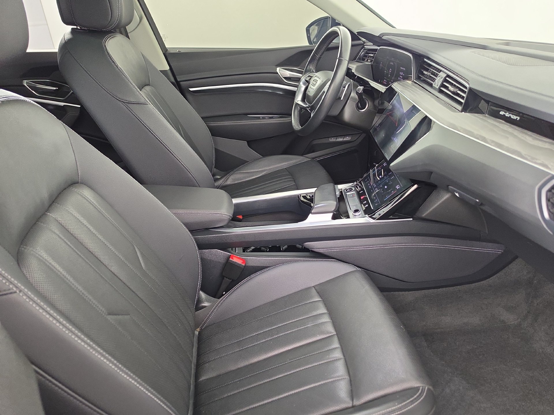 Used 2024 Audi Q8 e-tron Premium Plus AWD/4WD image 39