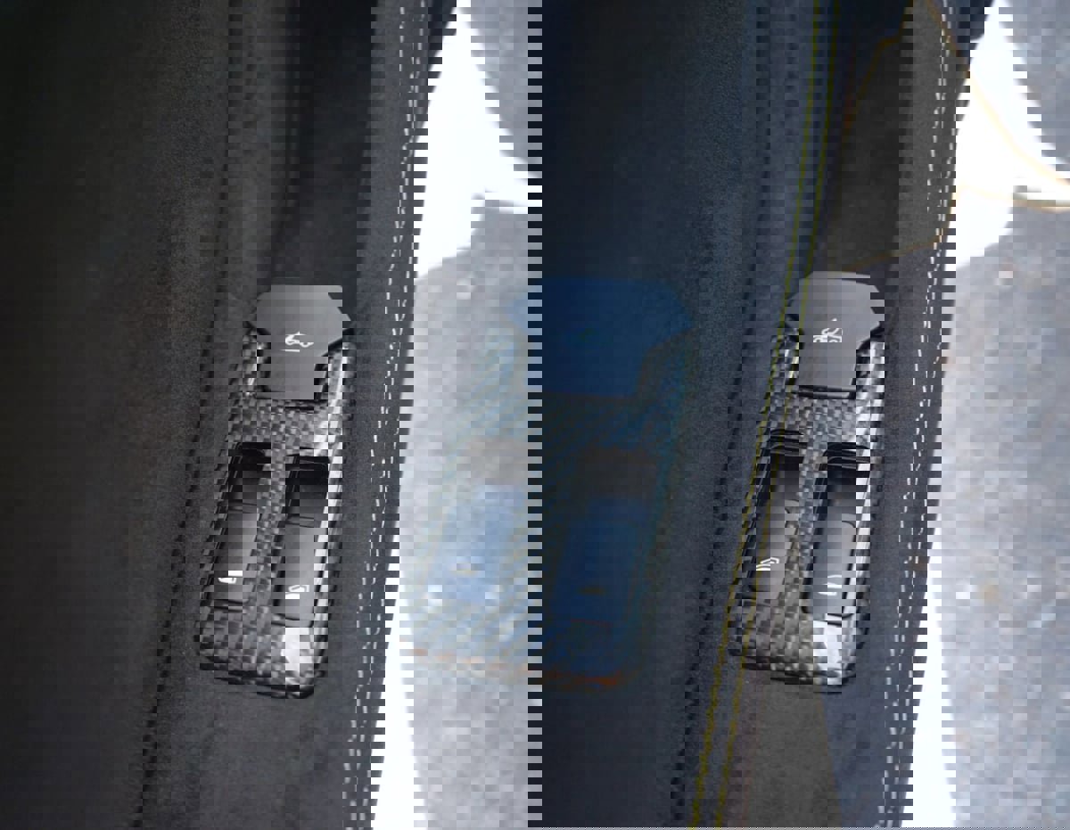 Used 2015 McLaren 650S Spider image 24