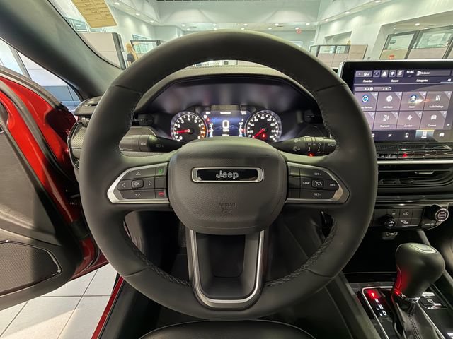 Used 2026 Jeep Compass Latitude AWD/4WD image 16
