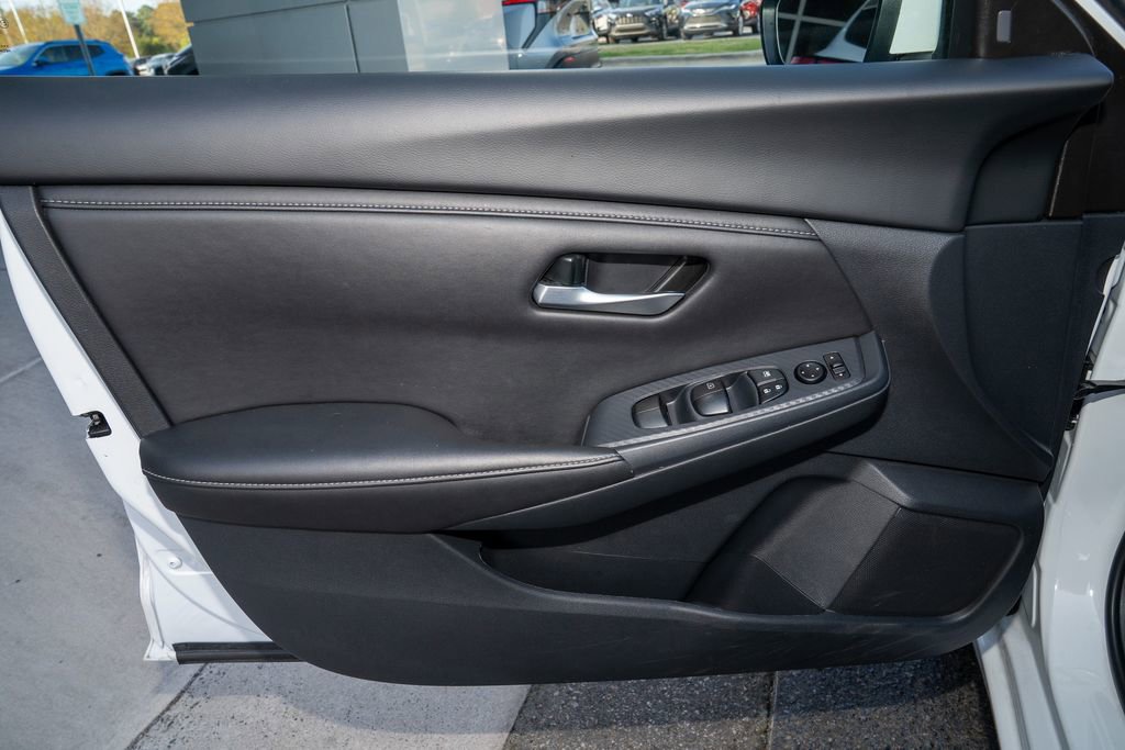 Used 2025 Nissan Sentra SV FWD image 11