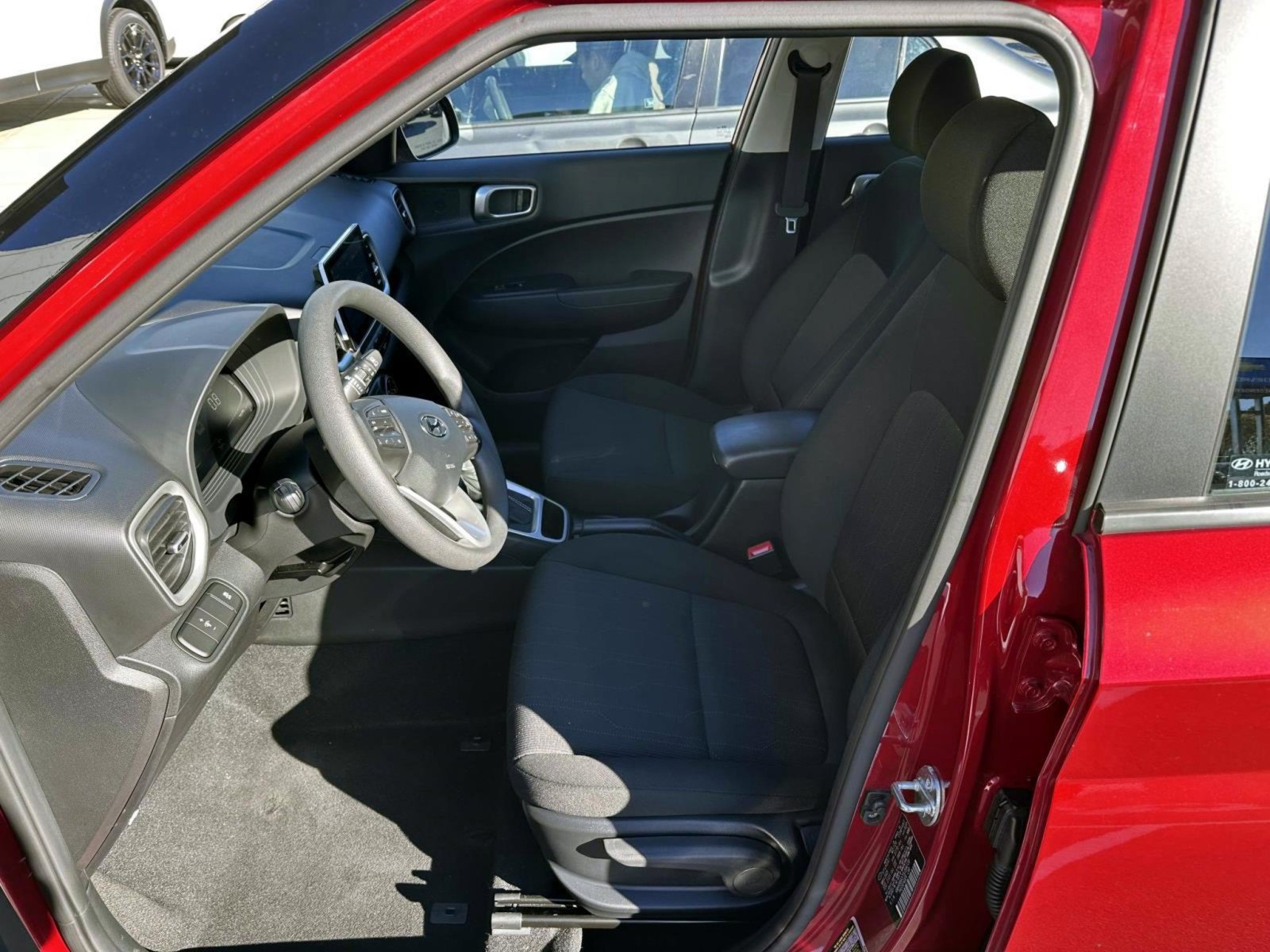 Used 2025 Hyundai Venue SE FWD image 11