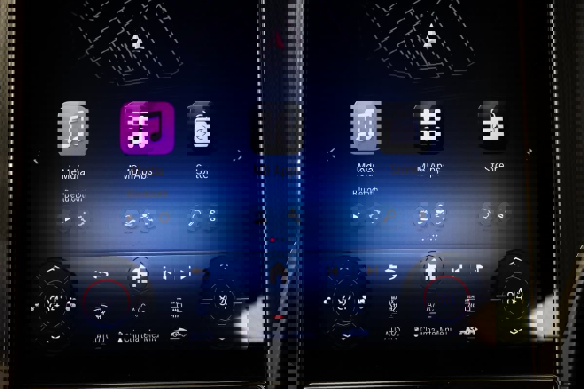 Used 2025 Mercedes-Benz GLC 300 4MATIC Coupe image 53