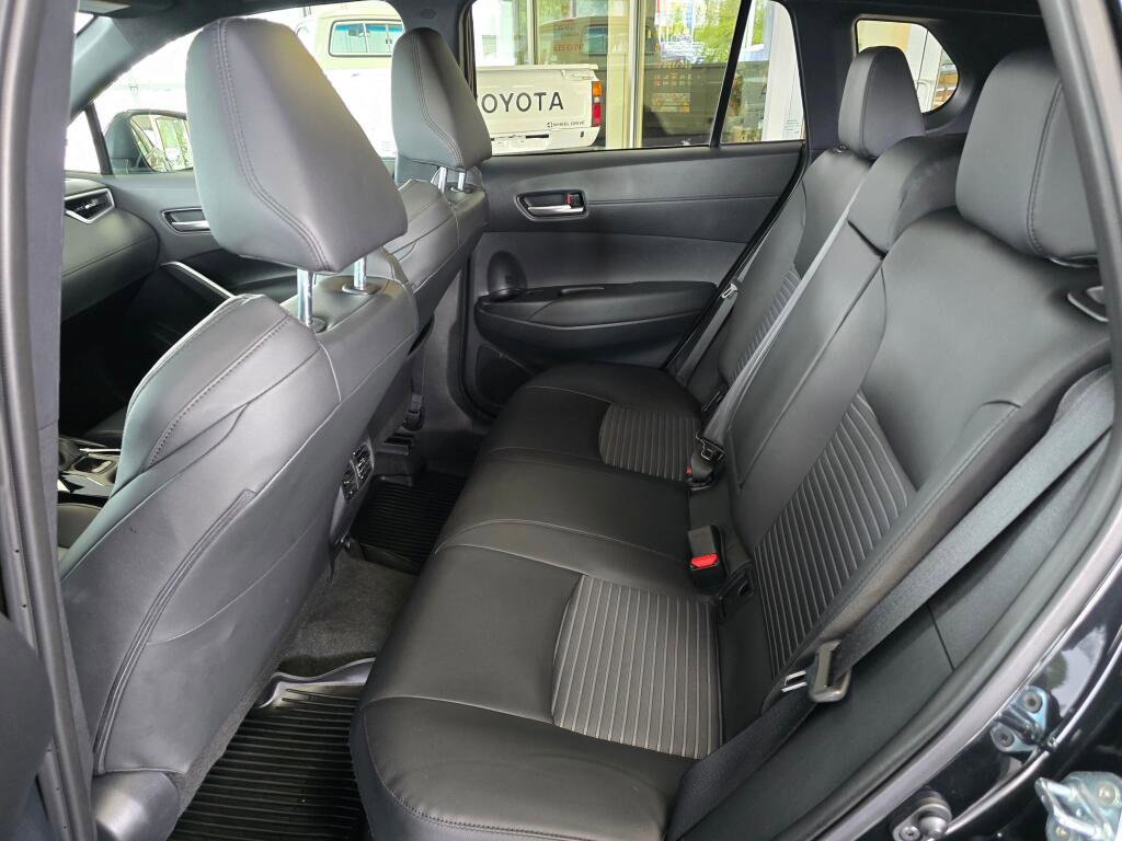 Used 2025 Toyota Corolla Cross AWD Hybrid w/ Convenience Package image 40