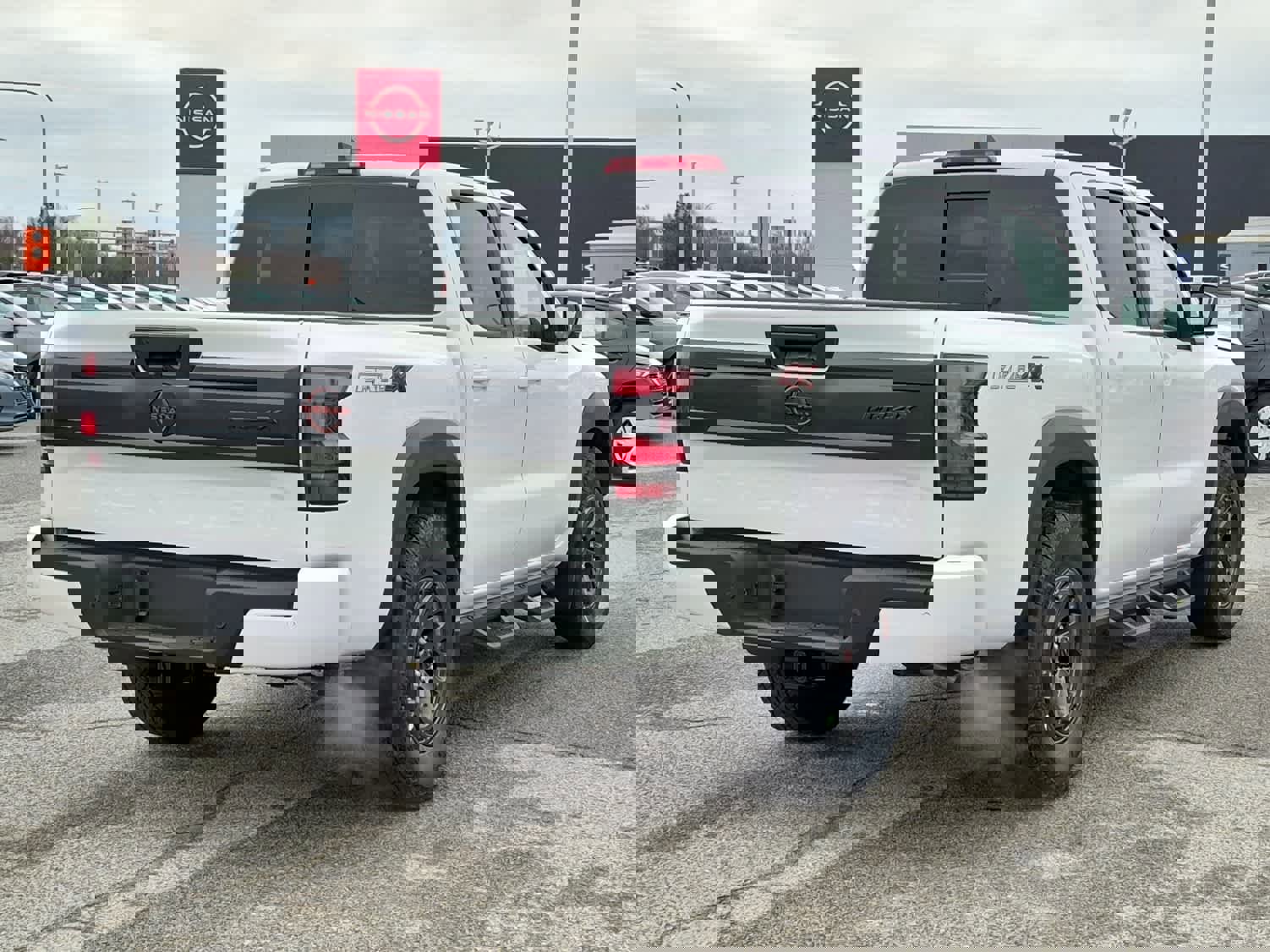 New 2026 Nissan Frontier PRO-4X w/ Pro-4x Convenience Package image 3