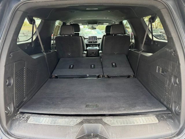 Used 2021 Chevrolet Suburban RST w/ Luxury Package RWD image 40