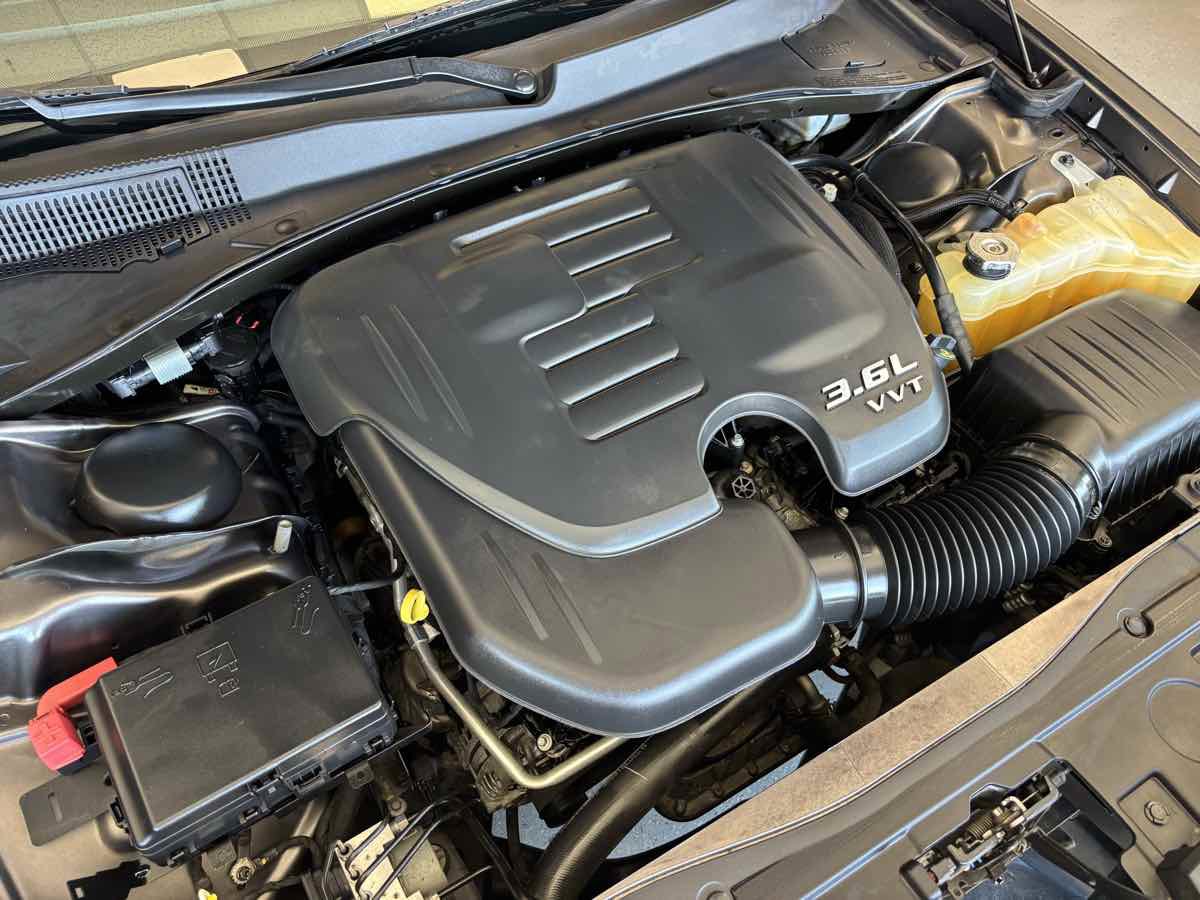 Used 2018 Chrysler 300 S w/ 300S Premium Group RWD image 31