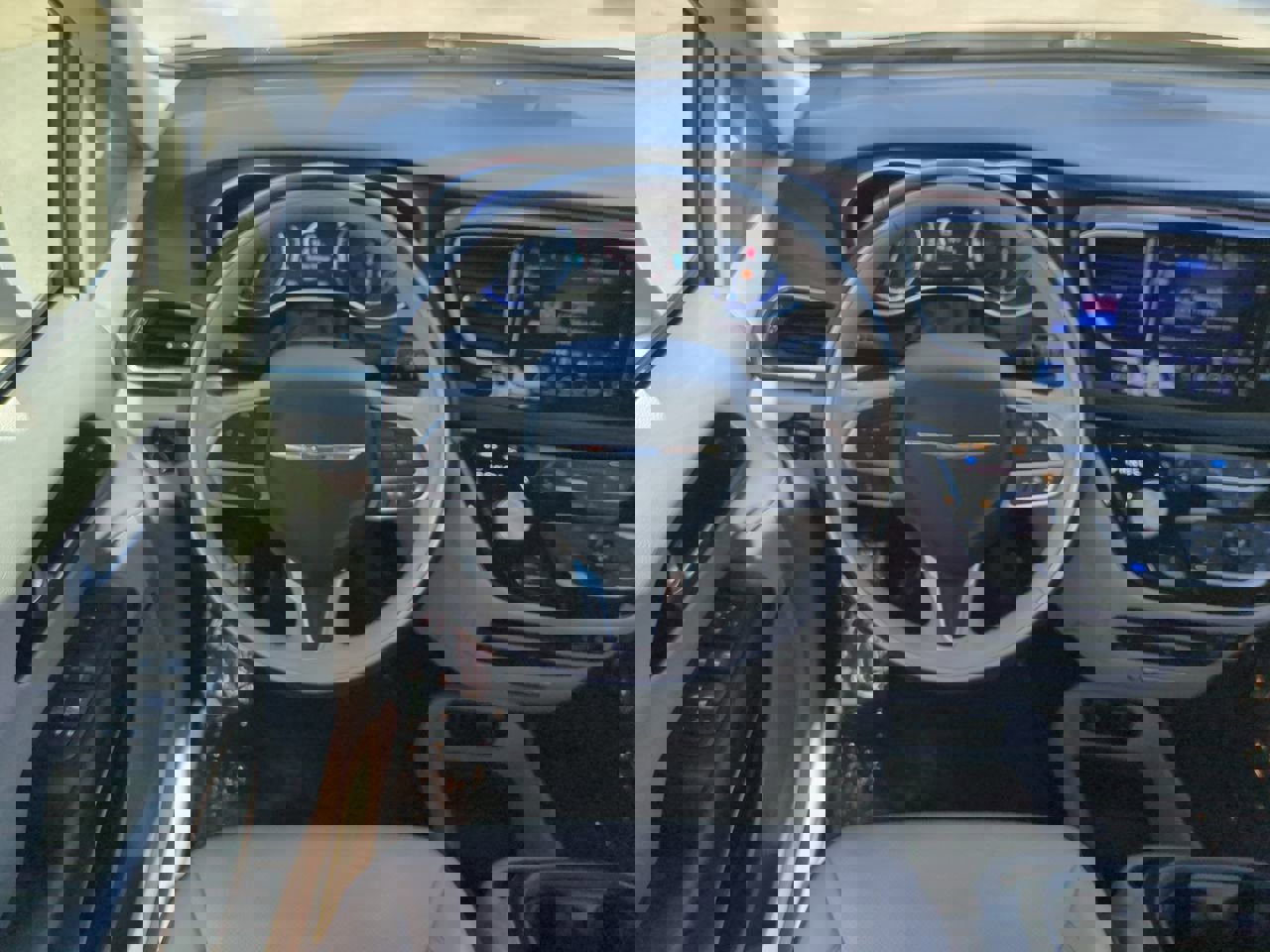 Used 2017 Chrysler Pacifica Limited image 13