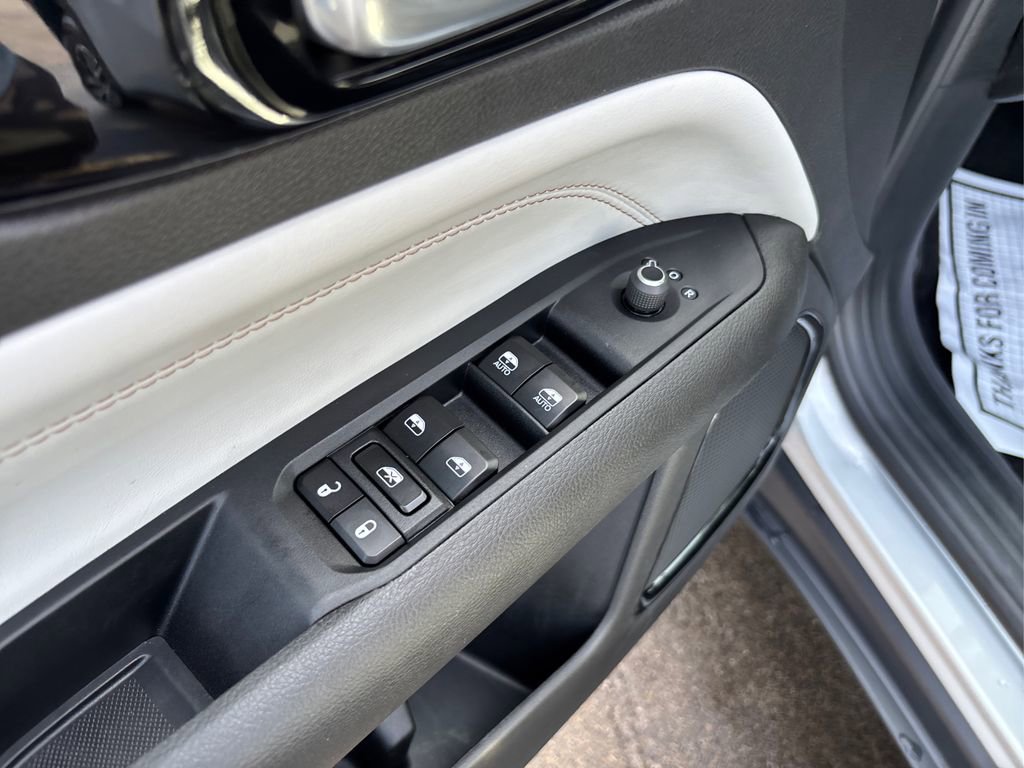 New 2025 Jeep Compass Limited image 33