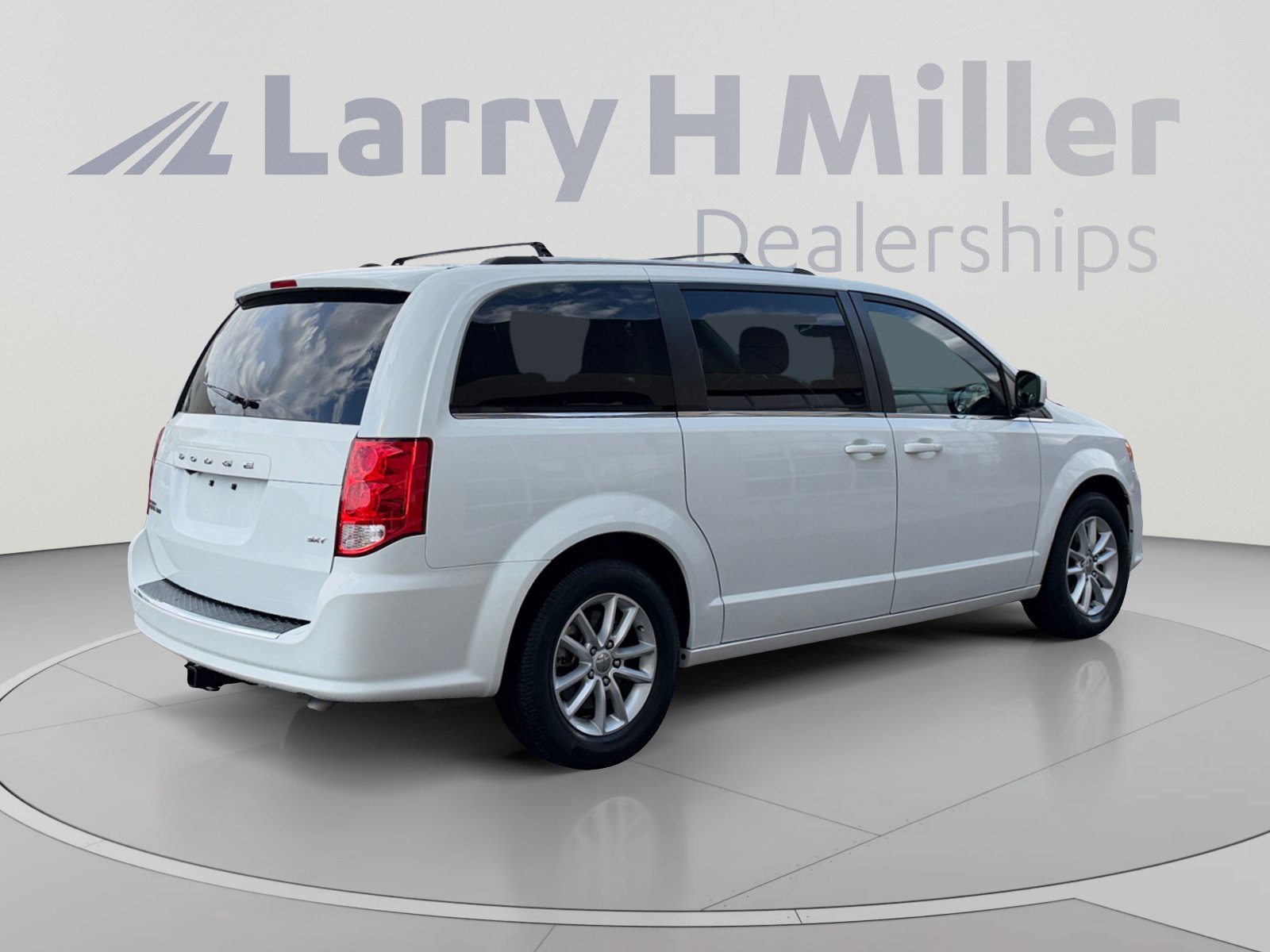 Used 2019 Dodge Grand Caravan SXT w/ Driver Convenience Group FWD image 5