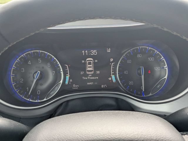 Used 2025 Chrysler Pacifica Limited FWD image 29