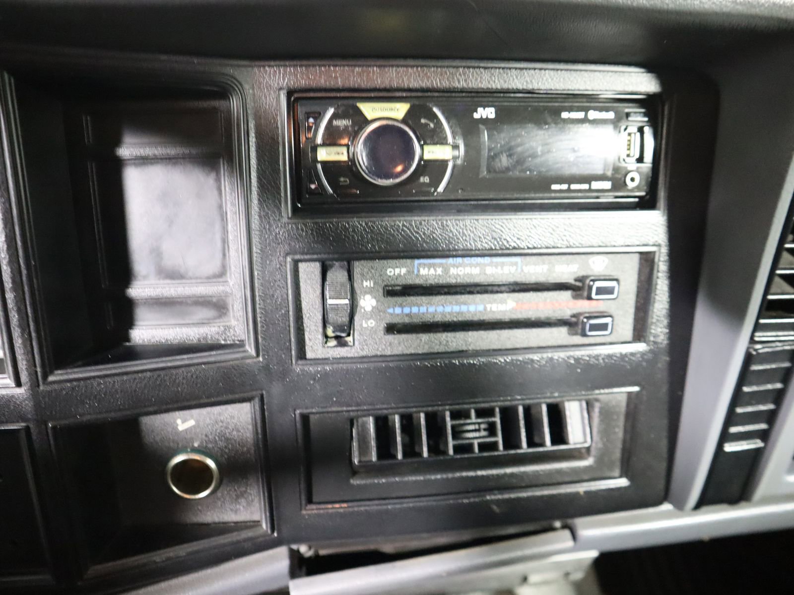 Used 1993 Jeep Cherokee 4WD 2-Door image 34