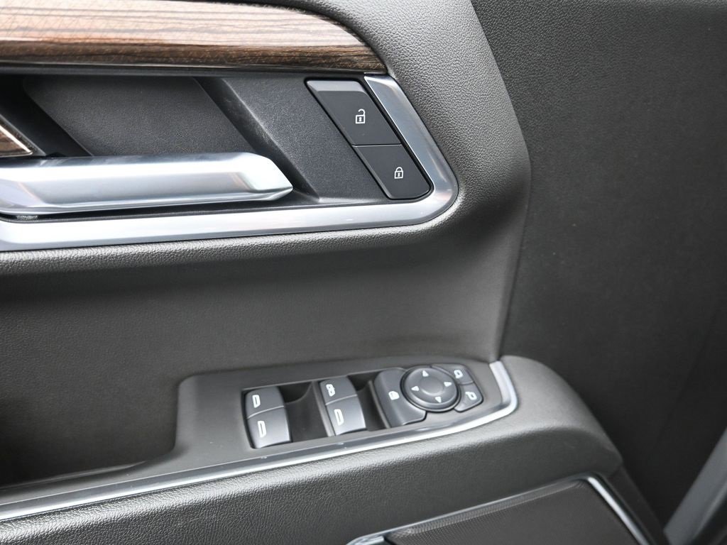 Used 2025 Chevrolet Silverado 1500 LT image 12