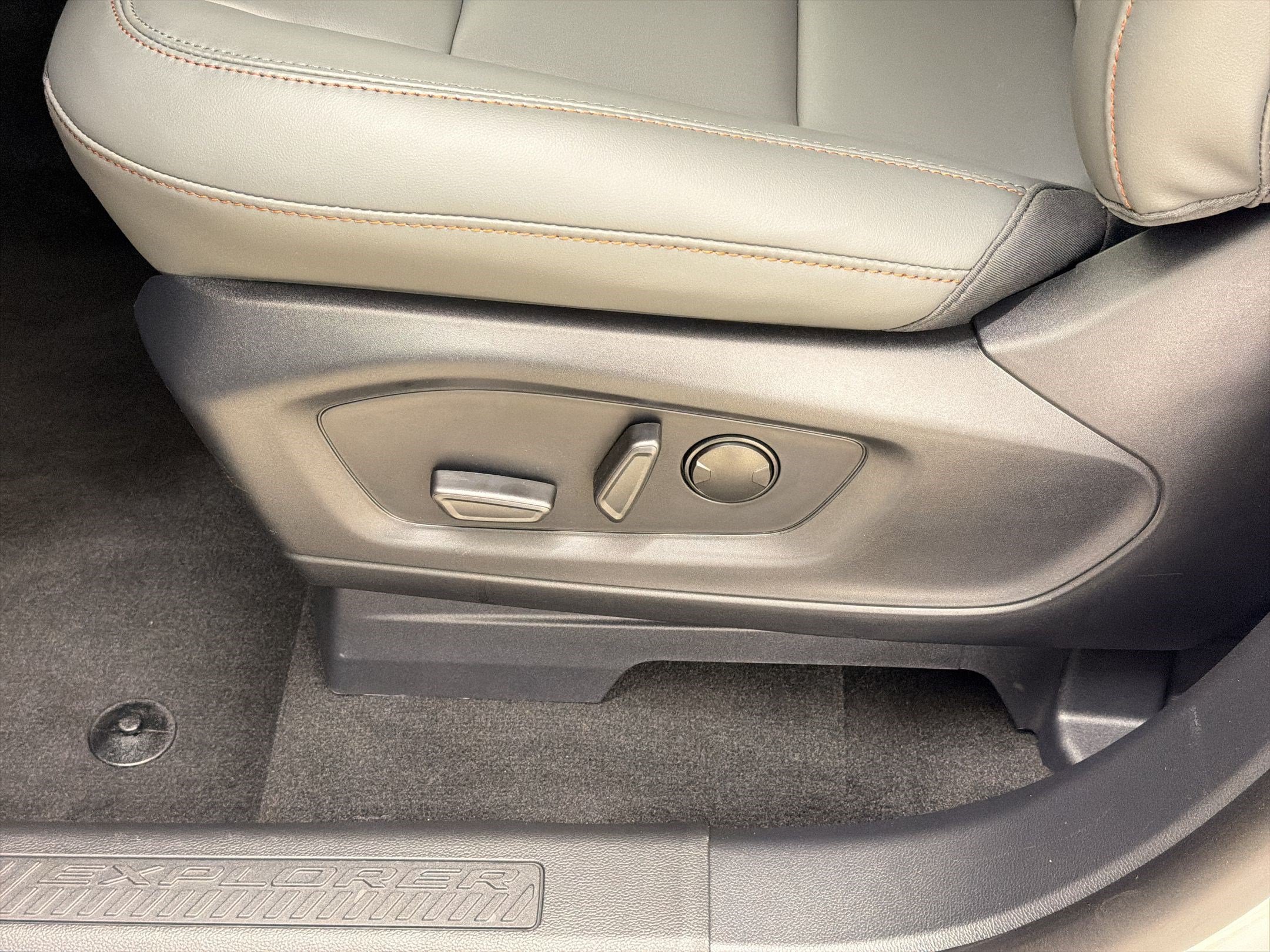 New 2026 Ford Explorer Active w/ Active Comfort Package RWD image 13