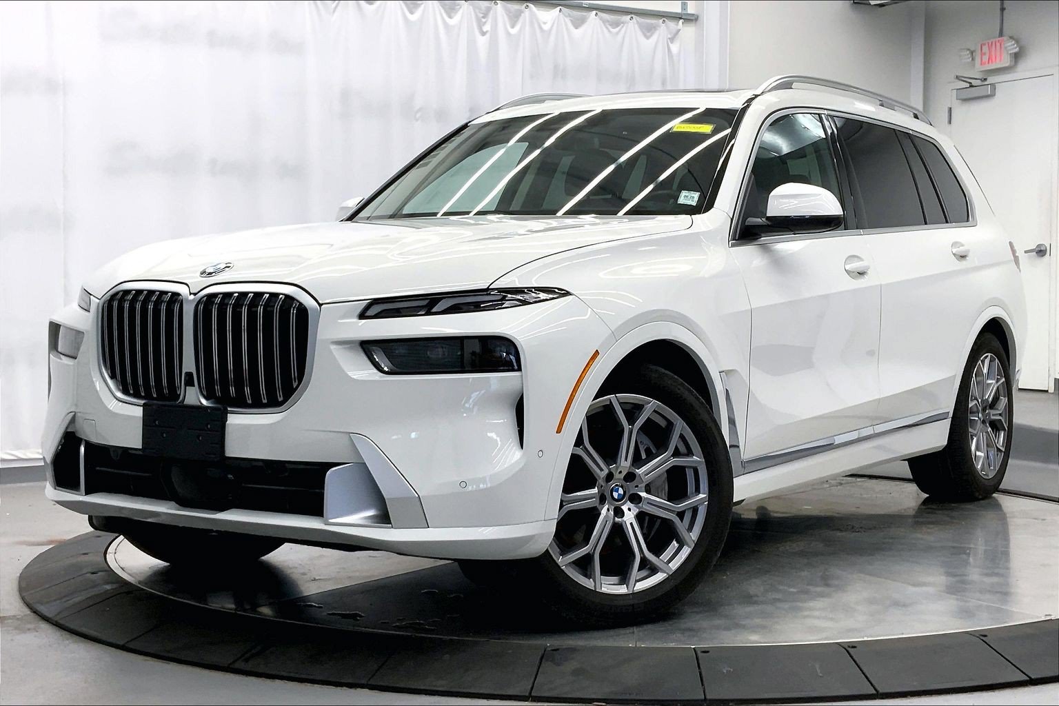 Used 2024 BMW X7 xDrive40i w/ Executive Package AWD/4WD image 1
