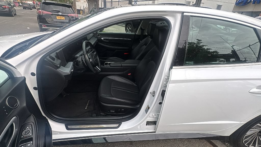 Used 2025 Hyundai Sonata Limited FWD image 12