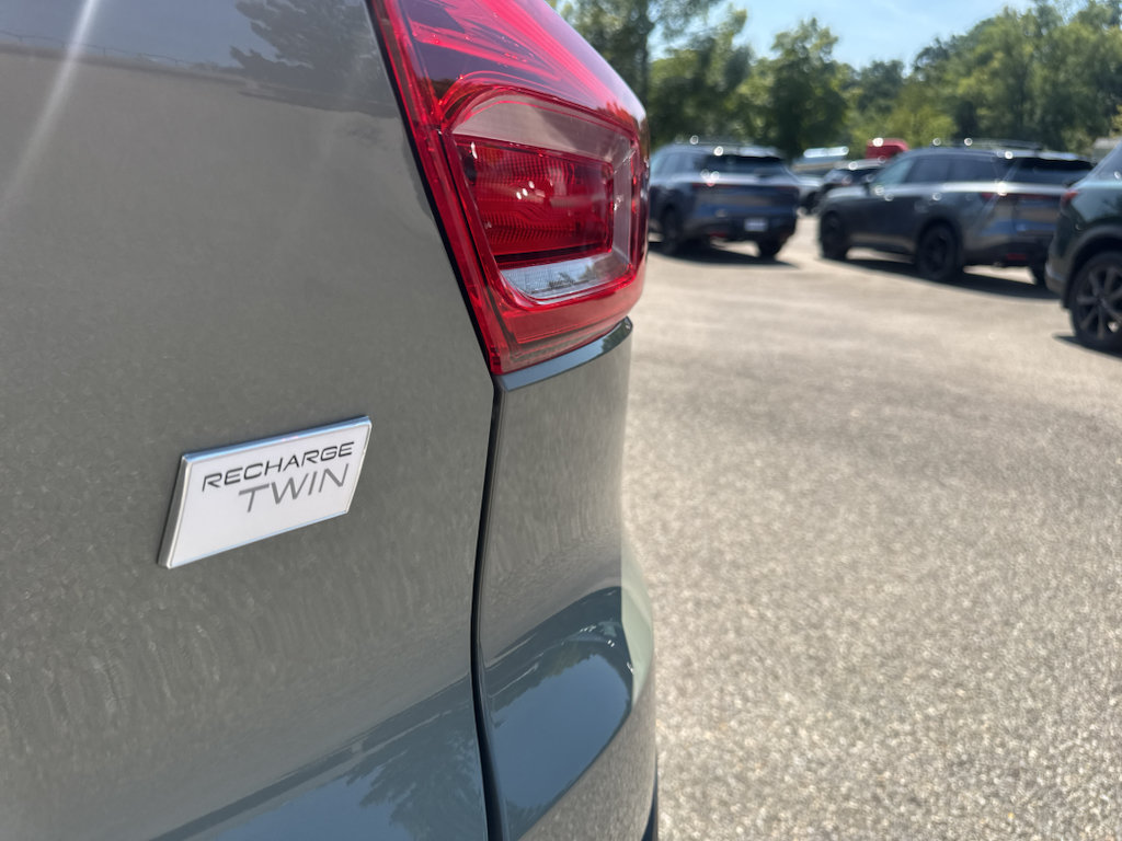 Used 2023 Volvo XC40 Recharge Ultimate w/ Protection Package Premier AWD/4WD image 5