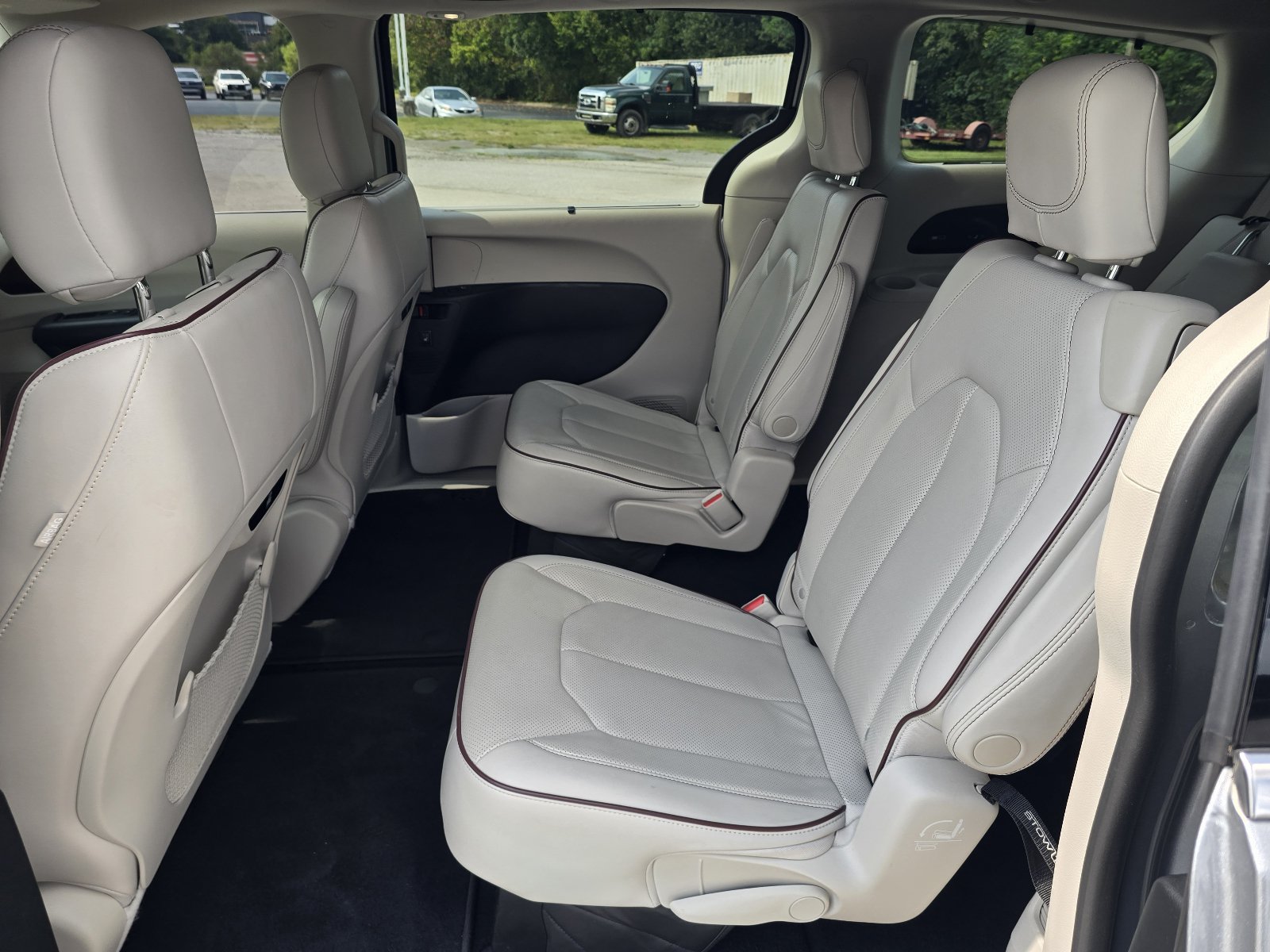 Used 2020 Chrysler Pacifica Limited w/ Advanced Safetytec Group FWD image 12