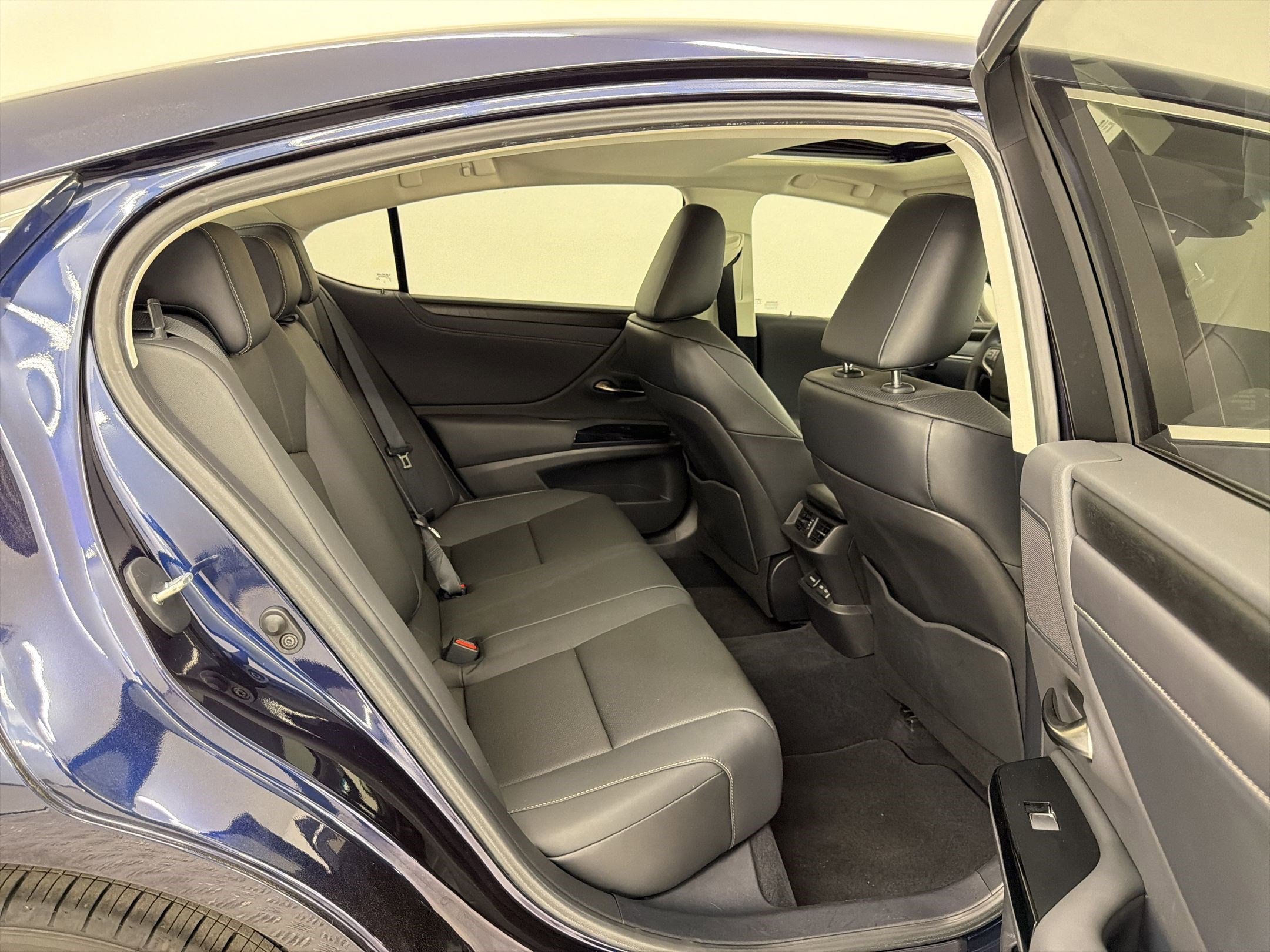 Certified 2024 Lexus ES 350 w/ Premium Package image 30