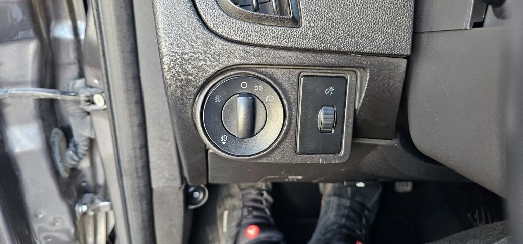 Used 2010 Ford Focus SE image 10