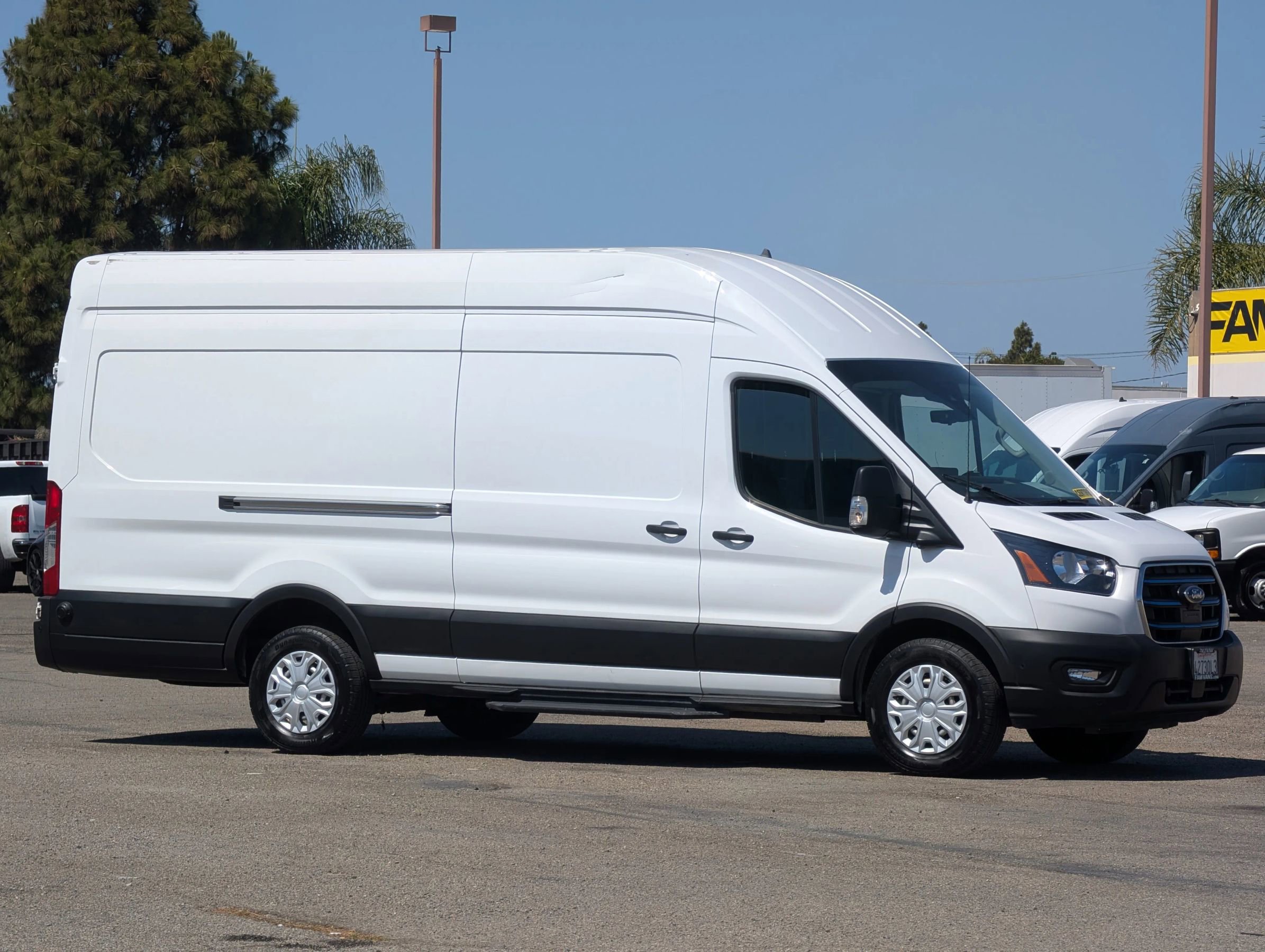 Used 2022 Ford E-Transit 148 High Roof Extended RWD image 1