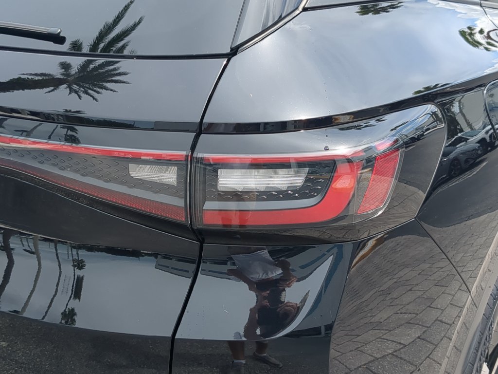 Certified 2023 Volkswagen ID.4 Pro AWD/4WD image 8
