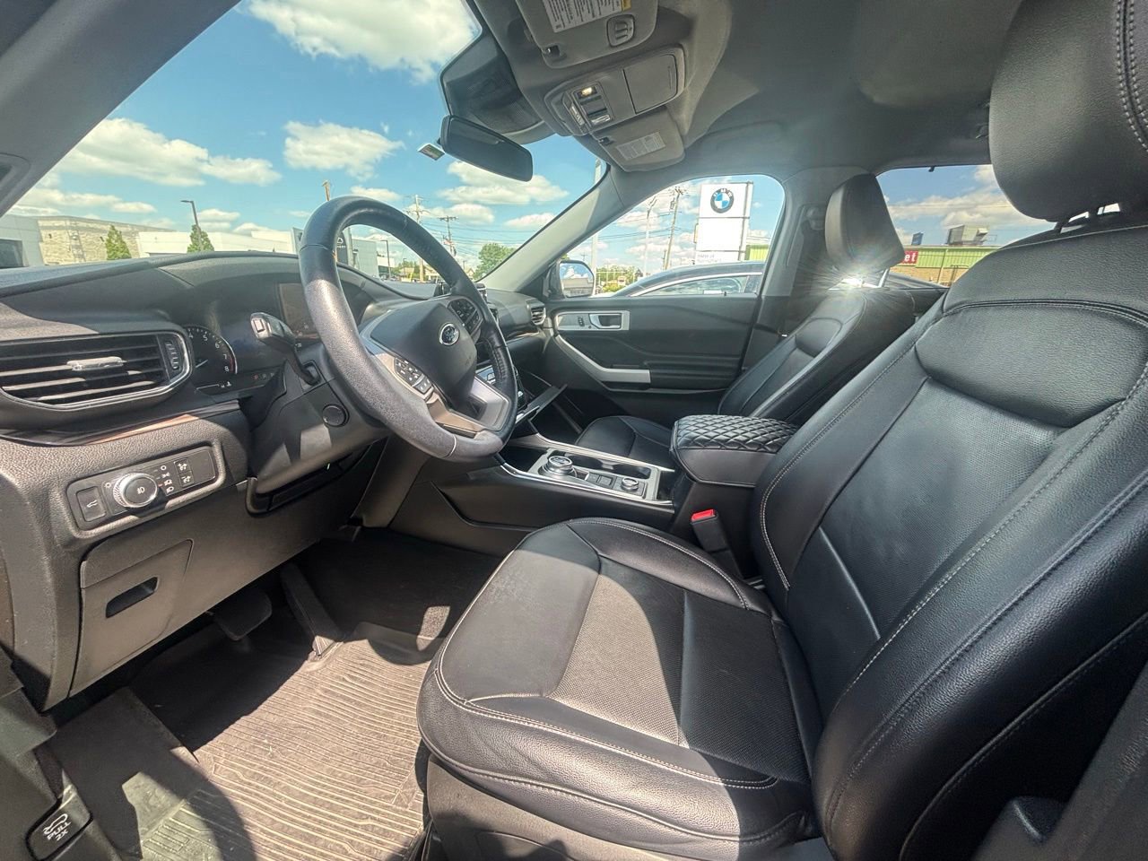 Used 2021 Ford Explorer Limited w/ Equipment Group 301A AWD/4WD image 7