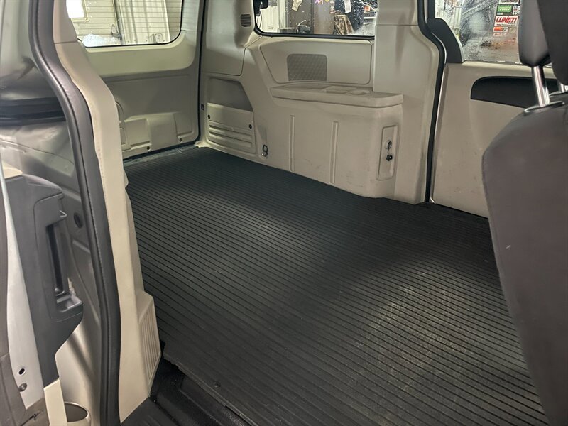 Used 2011 Dodge Grand Caravan FWD image 15