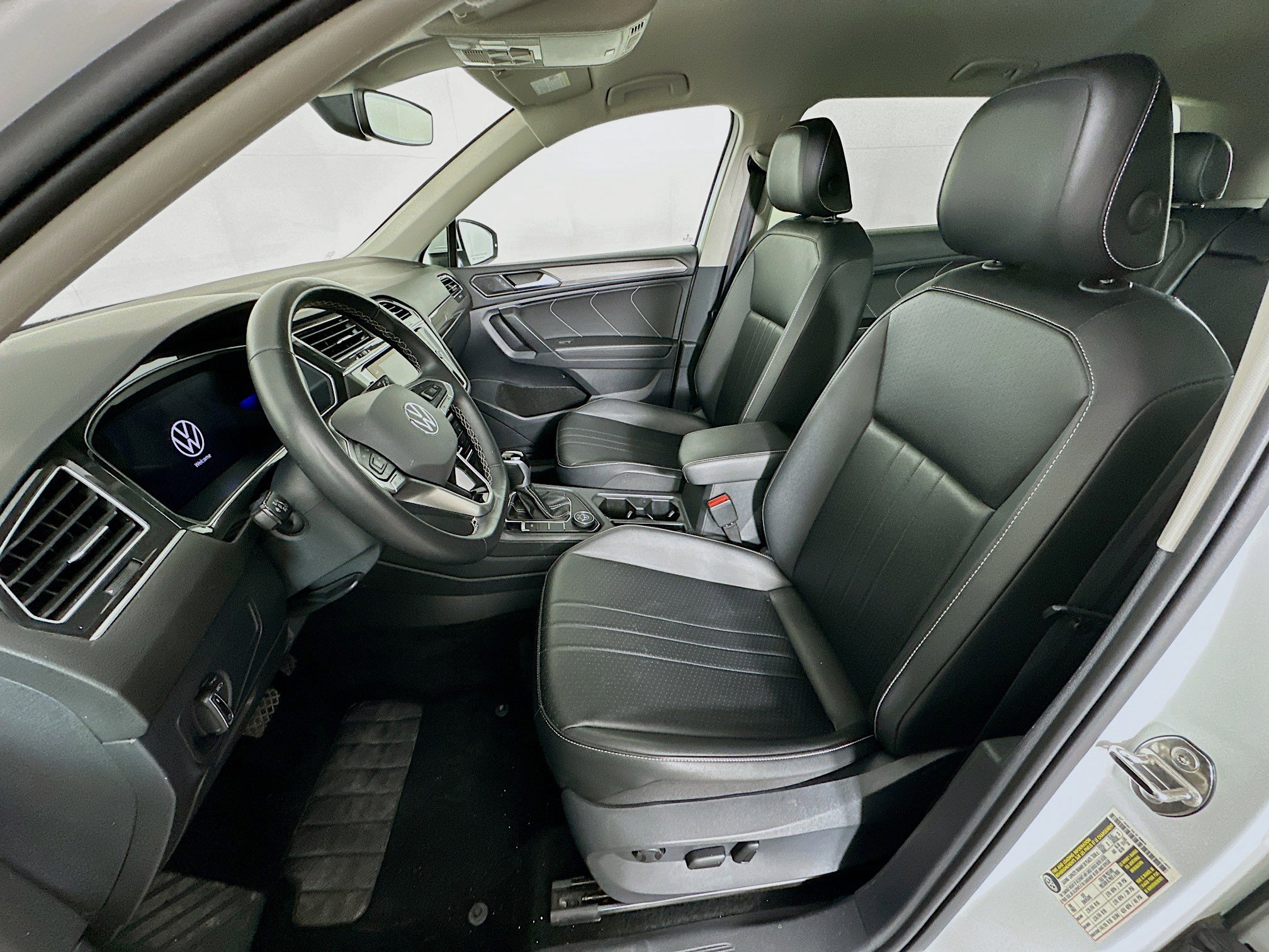 Used 2024 Volkswagen Tiguan SE image 13