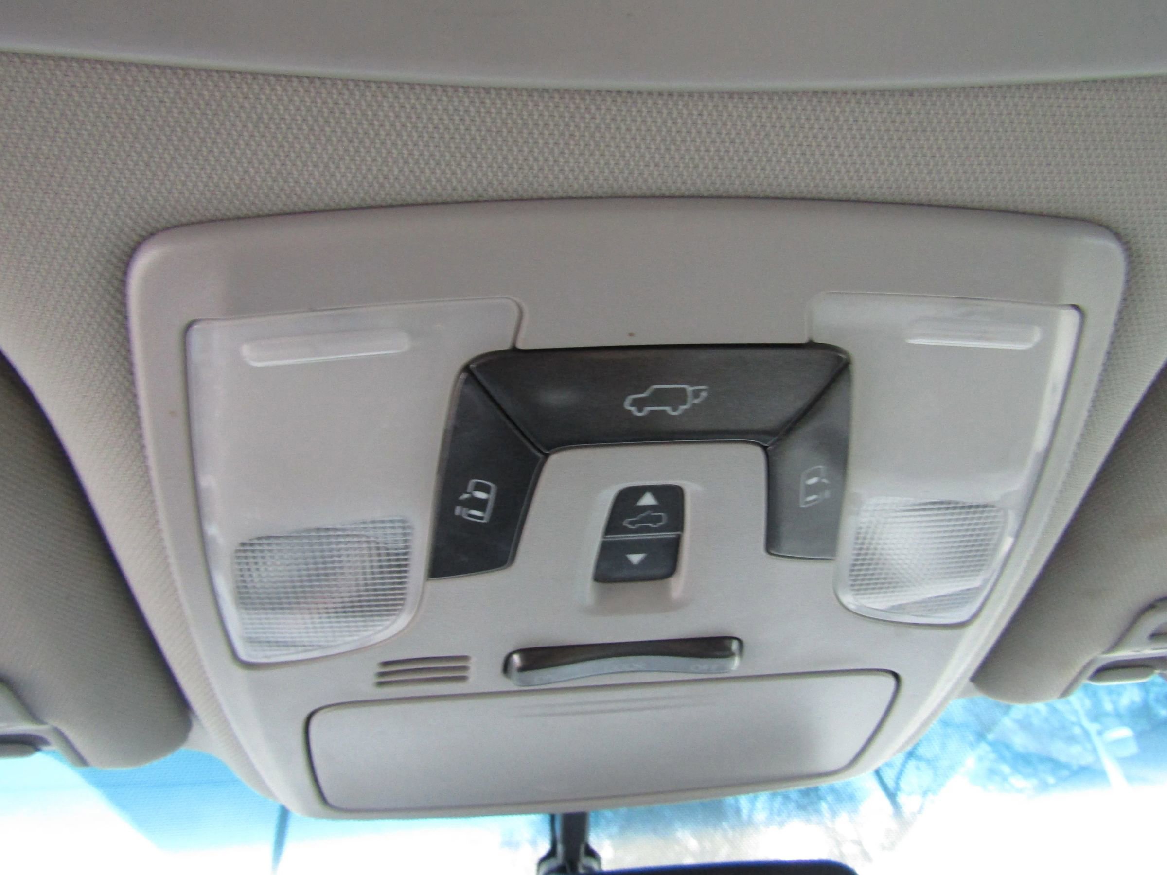 Used 2015 Toyota Sienna XLE w/ XLE Navigation Package image 35