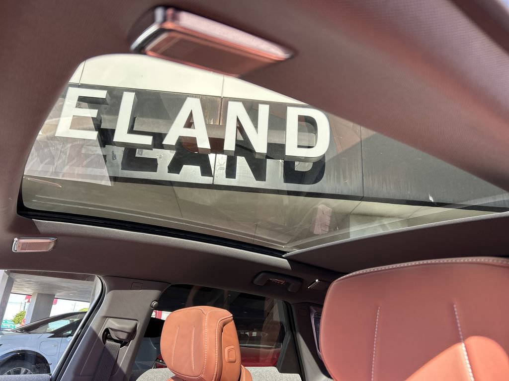 New 2026 Cadillac Optiq Luxury 2 image 20