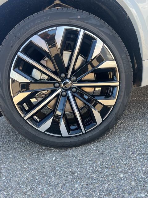 New 2026 Volvo XC90 B6 Plus w/ Protection Package Premier image 33
