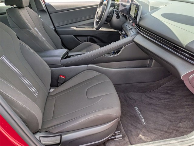 Certified 2025 Hyundai Elantra SEL image 37