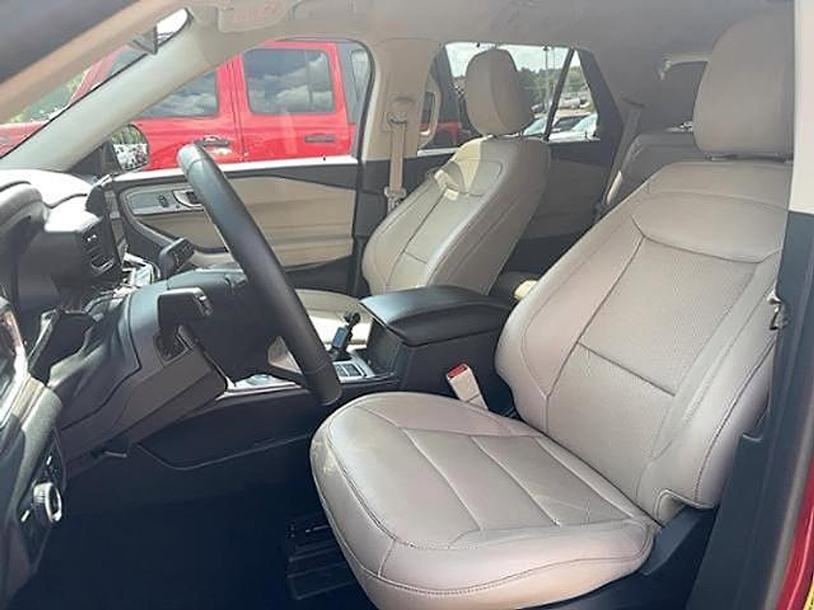 Used 2024 Ford Explorer Limited image 15