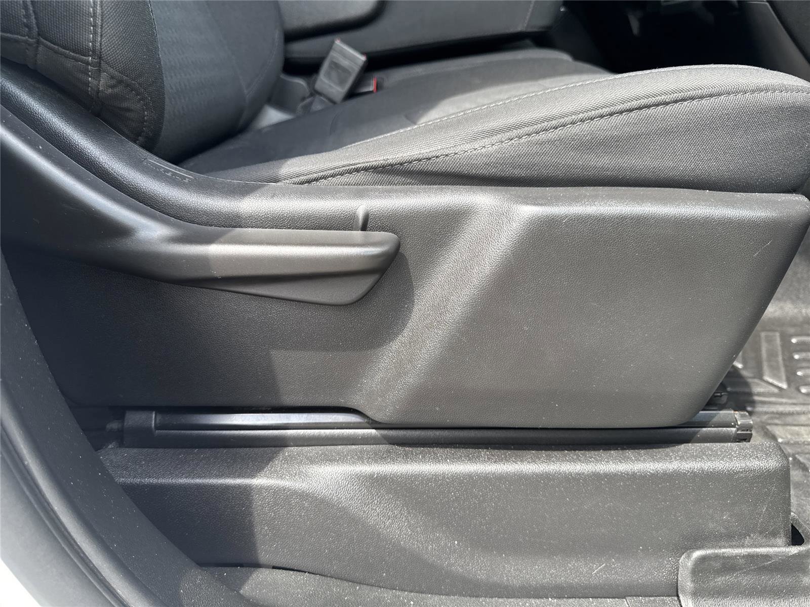 Used 2020 GMC Sierra 1500 SLE w/ SLE Value Package image 31