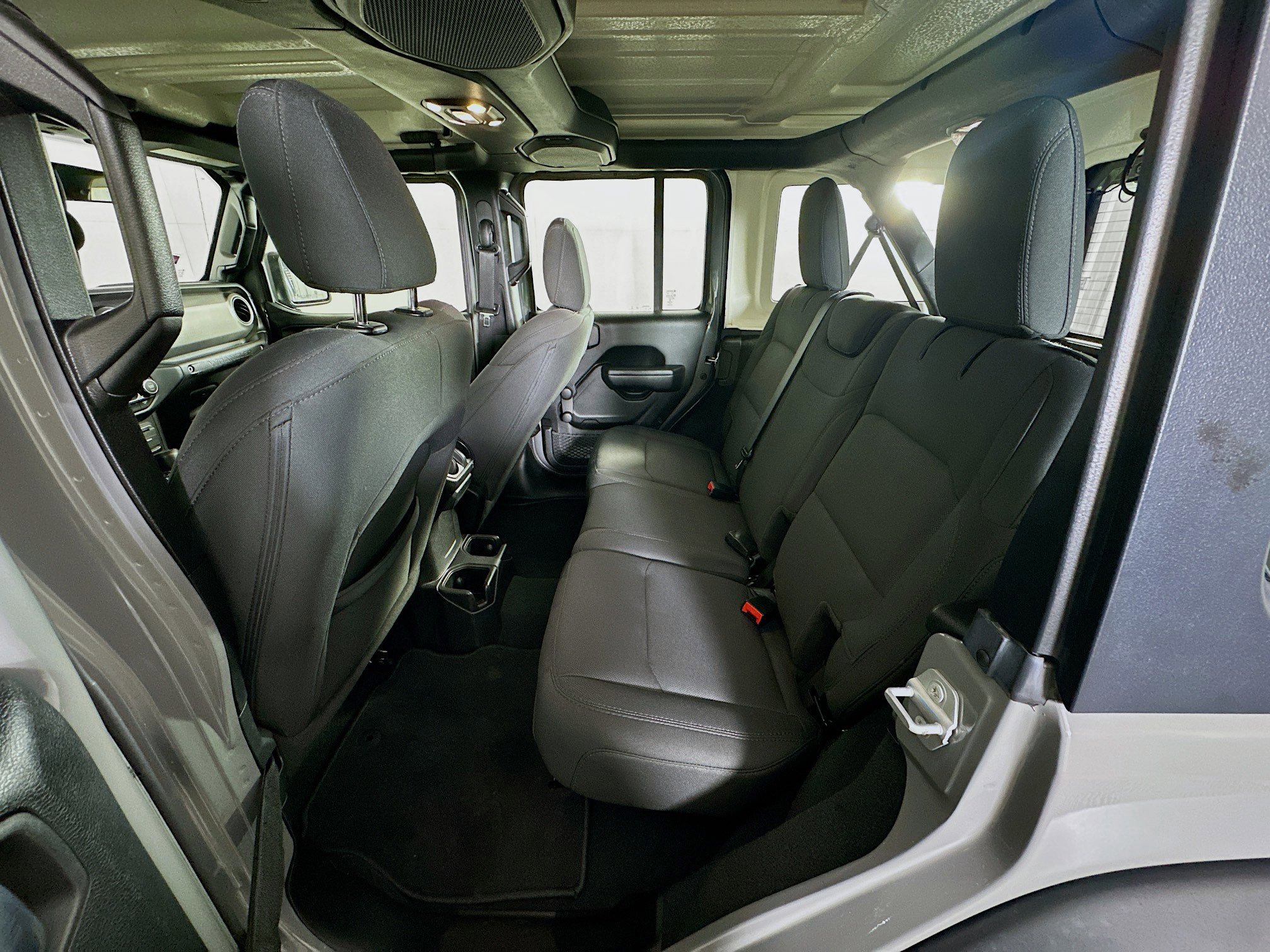 Used 2022 Jeep Wrangler Unlimited Sport image 27