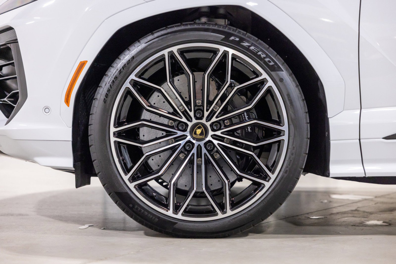 Used 2025 Lamborghini Urus SE image 19