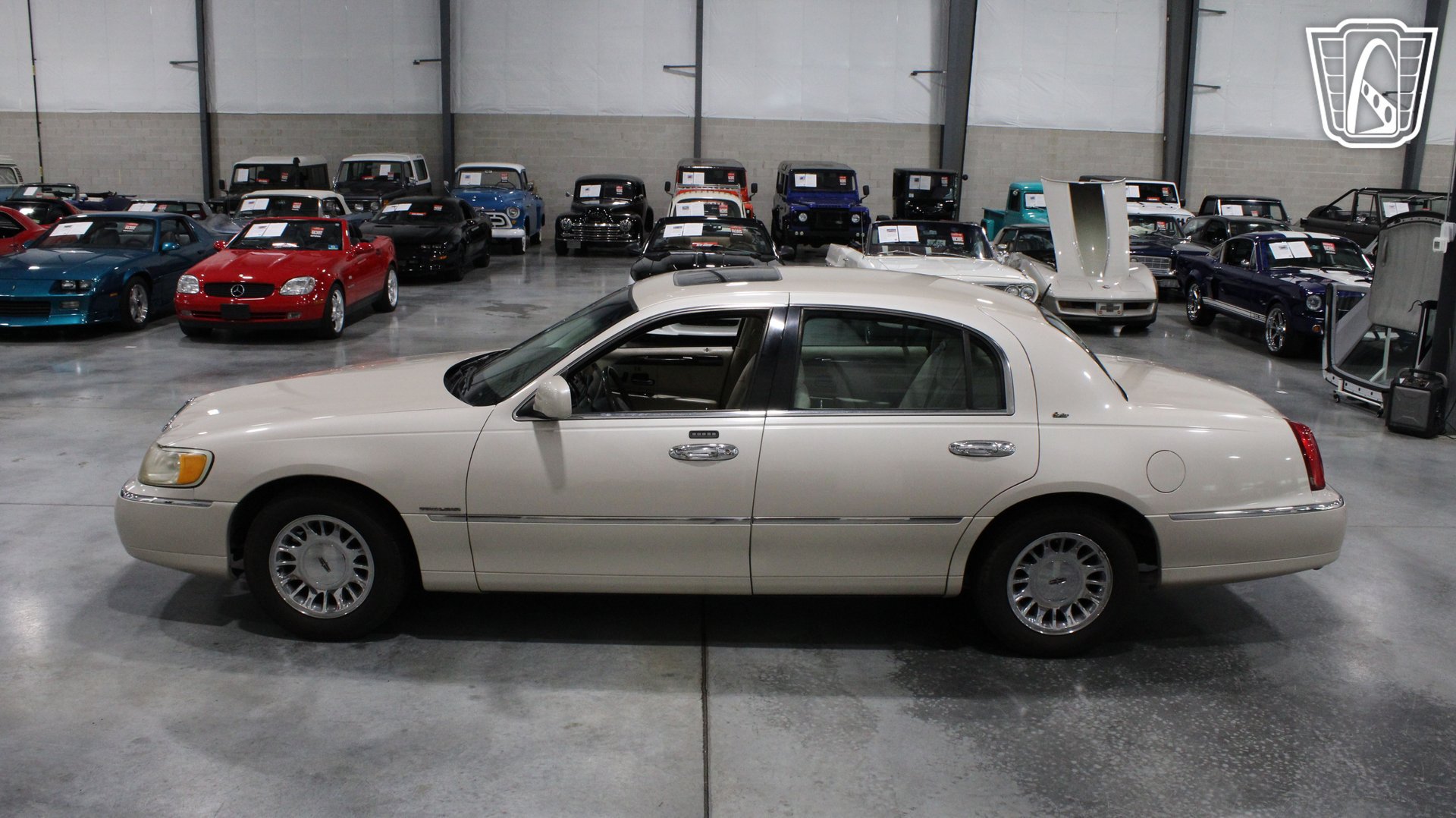 Used 1999 Lincoln Town Car Cartier RWD image 31
