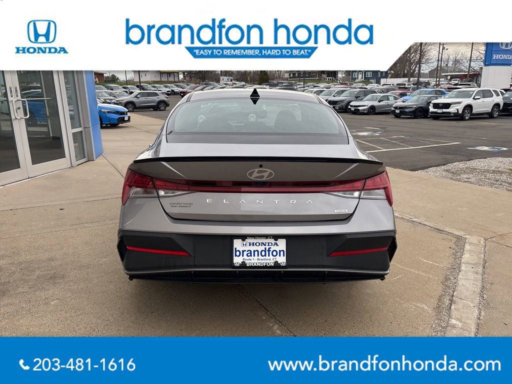 Used 2025 Hyundai Elantra SEL image 5