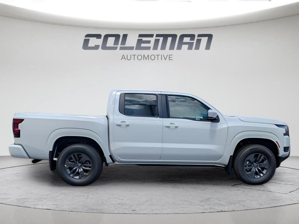 Used 2025 Nissan Frontier SV AWD/4WD image 2