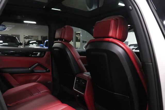 Used 2022 Porsche Cayenne Platinum Edition AWD/4WD image 22