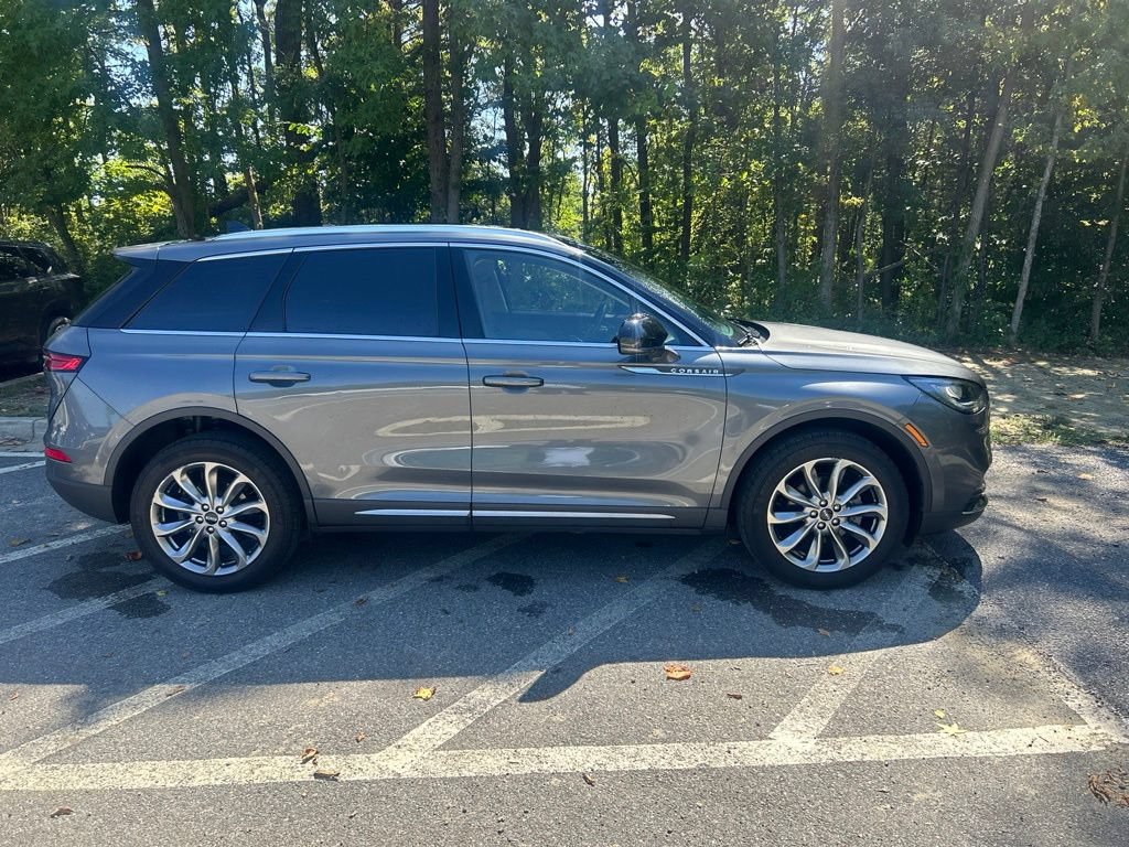 Used 2022 Lincoln Corsair AWD w/ Premium Package image 3