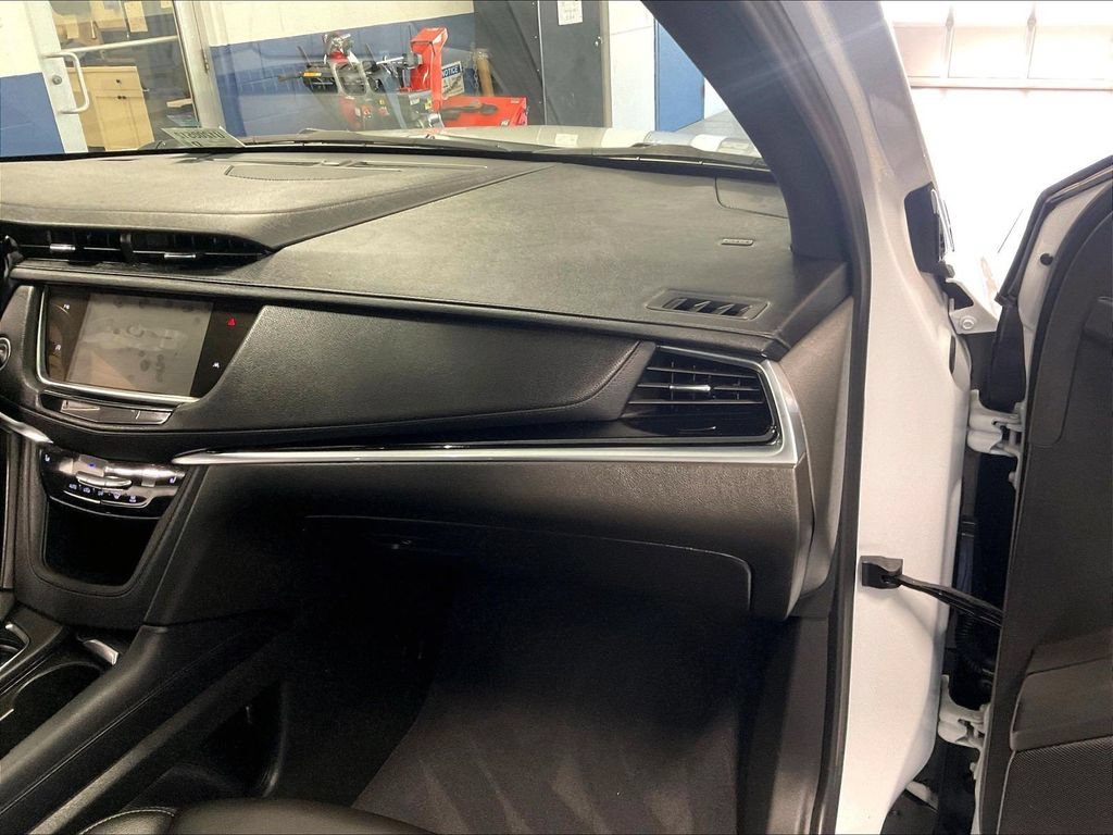 Used 2024 Cadillac XT6 Luxury w/ LPO, Floor Liner Package AWD/4WD image 13
