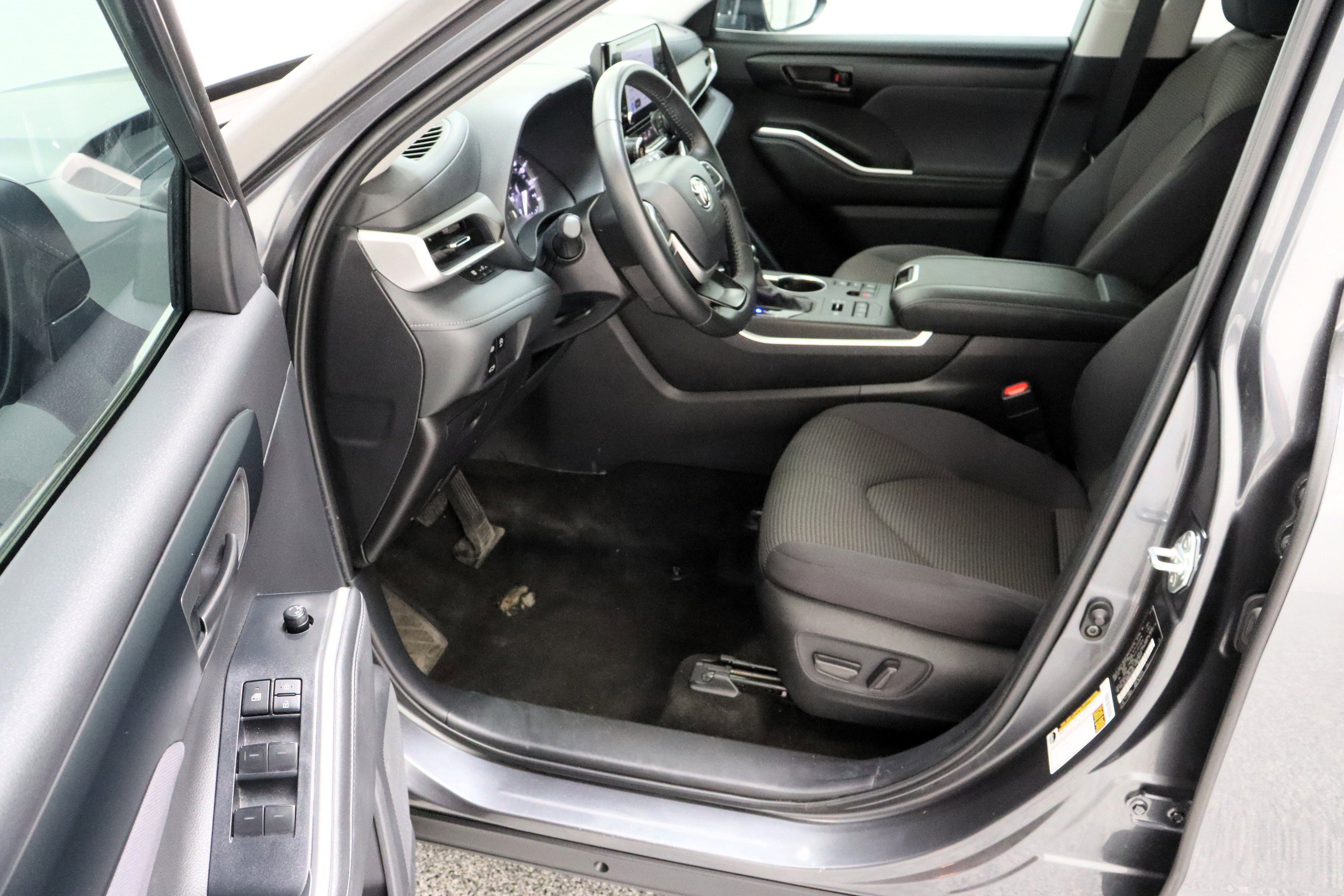 Certified 2025 Toyota Highlander LE image 14