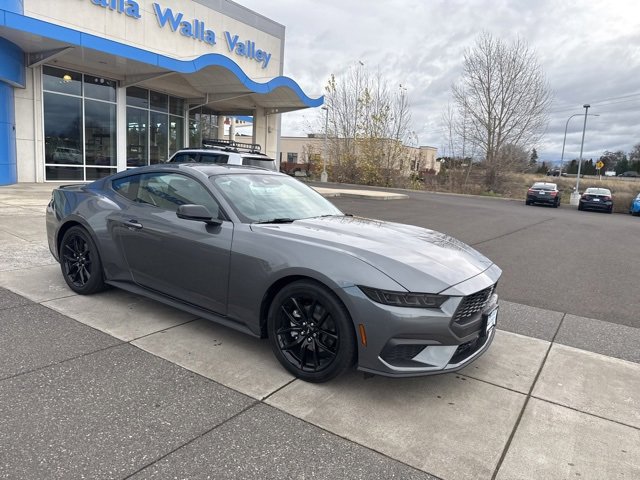 Used 2025 Ford Mustang Premium image 2